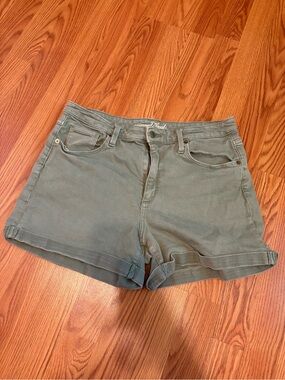 Universal Thread Olive Utility Cuffed Women's Shorts